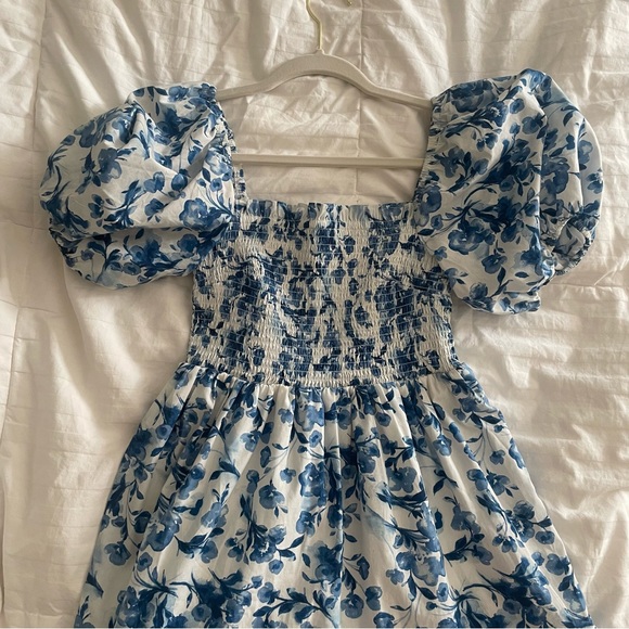 Abercrombie & Fitch Dresses & Skirts - Abercrombie puff sleeve, smocked midi dress WORN ONCE